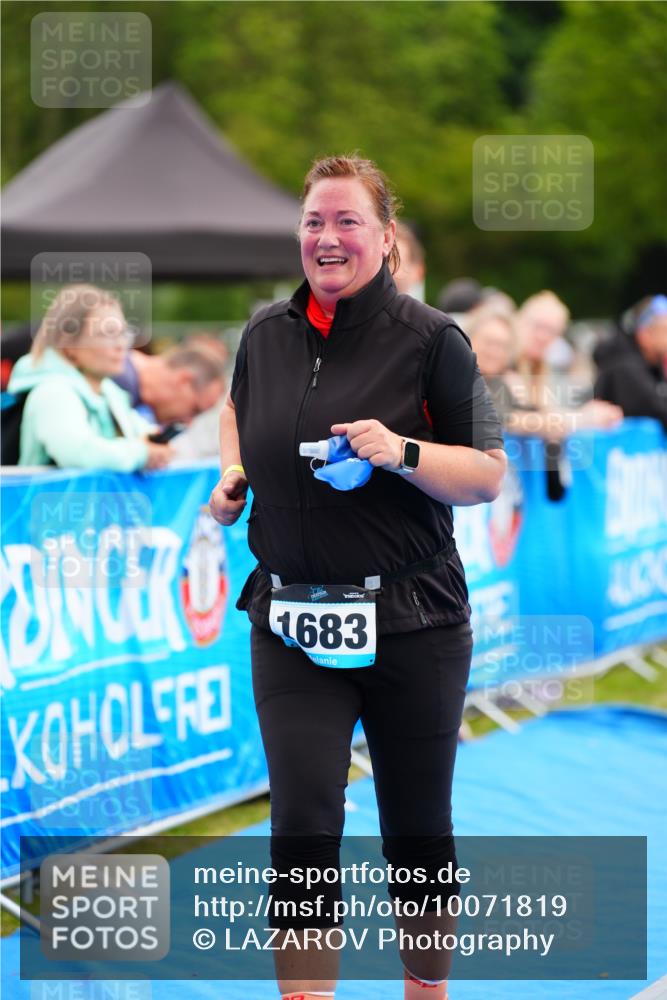 30.08.2026 - Elbe Triathlon Hamburg LAZAROV Photography http://msf.ph/oto/10071819 30.08.2026 13:06:16 Ziel 1683, 1766, 1782 meine-sportfotos.de