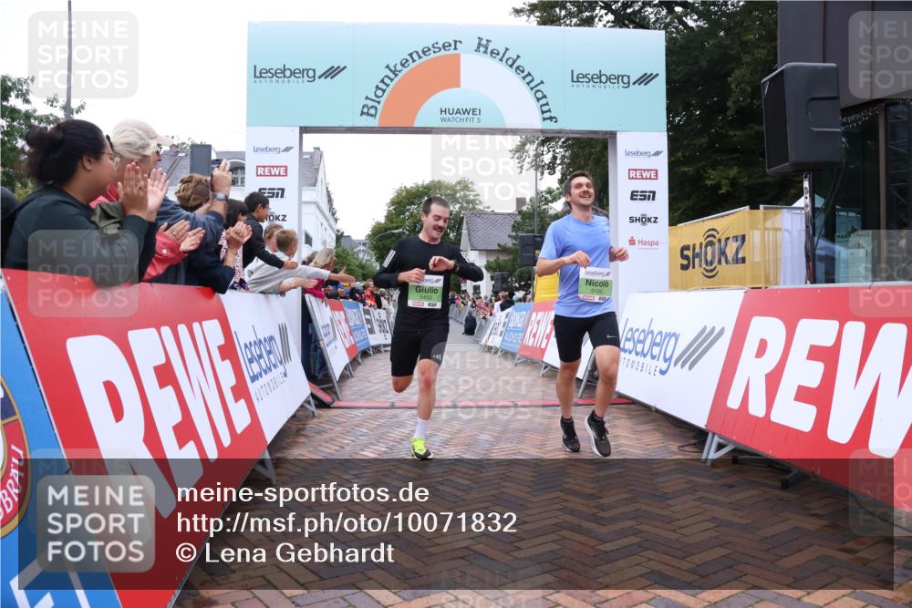 30.08.2026 - Blankeneser Heldenlauf Lena Gebhardt http://msf.ph/oto/10071832 30.08.2026 10:12:35 Ziel 5105, 5365, 5453, 5560 meine-sportfotos.de