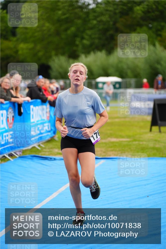 30.08.2026 - Elbe Triathlon Hamburg LAZAROV Photography http://msf.ph/oto/10071838 30.08.2026 13:06:21 Ziel 1766, 1782 meine-sportfotos.de