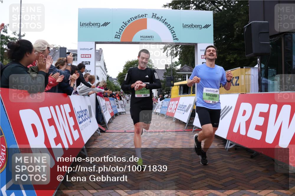 30.08.2026 - Blankeneser Heldenlauf Lena Gebhardt http://msf.ph/oto/10071839 30.08.2026 10:12:35 Ziel 5105, 5365, 5453, 5560 meine-sportfotos.de