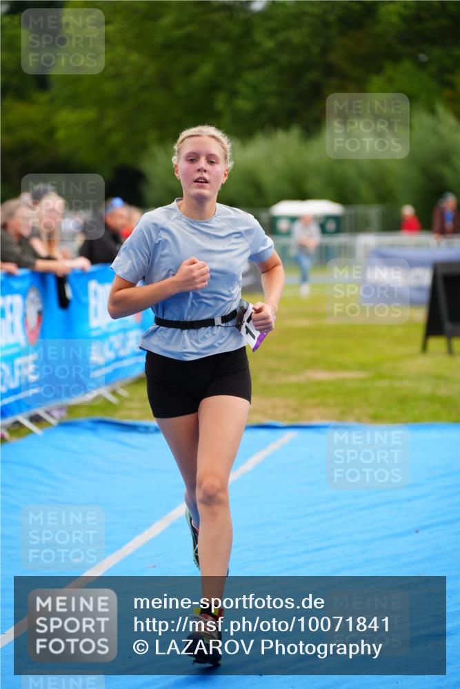30.08.2026 - Elbe Triathlon Hamburg LAZAROV Photography http://msf.ph/oto/10071841 30.08.2026 13:06:21 Ziel 1766, 1782 meine-sportfotos.de