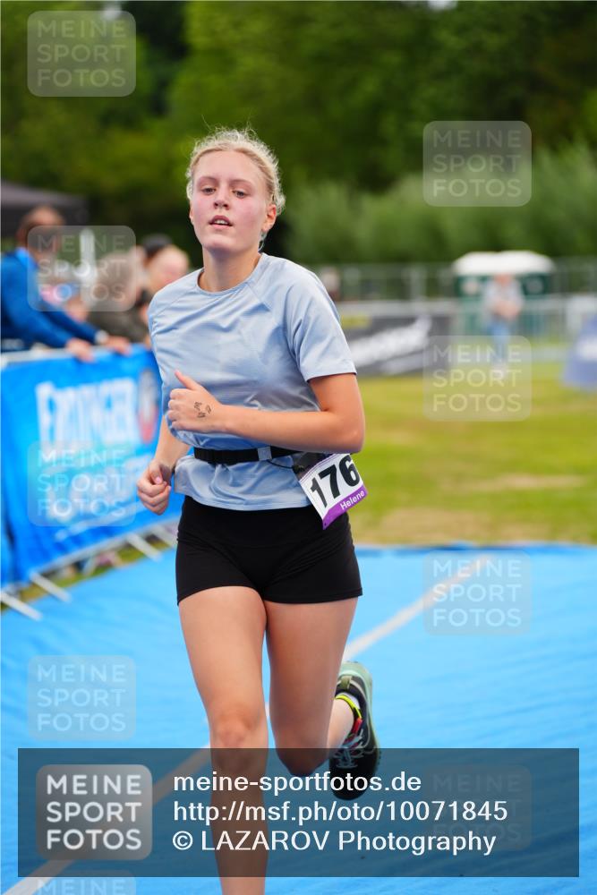30.08.2026 - Elbe Triathlon Hamburg LAZAROV Photography http://msf.ph/oto/10071845 30.08.2026 13:06:22 Ziel 1766, 1782 meine-sportfotos.de