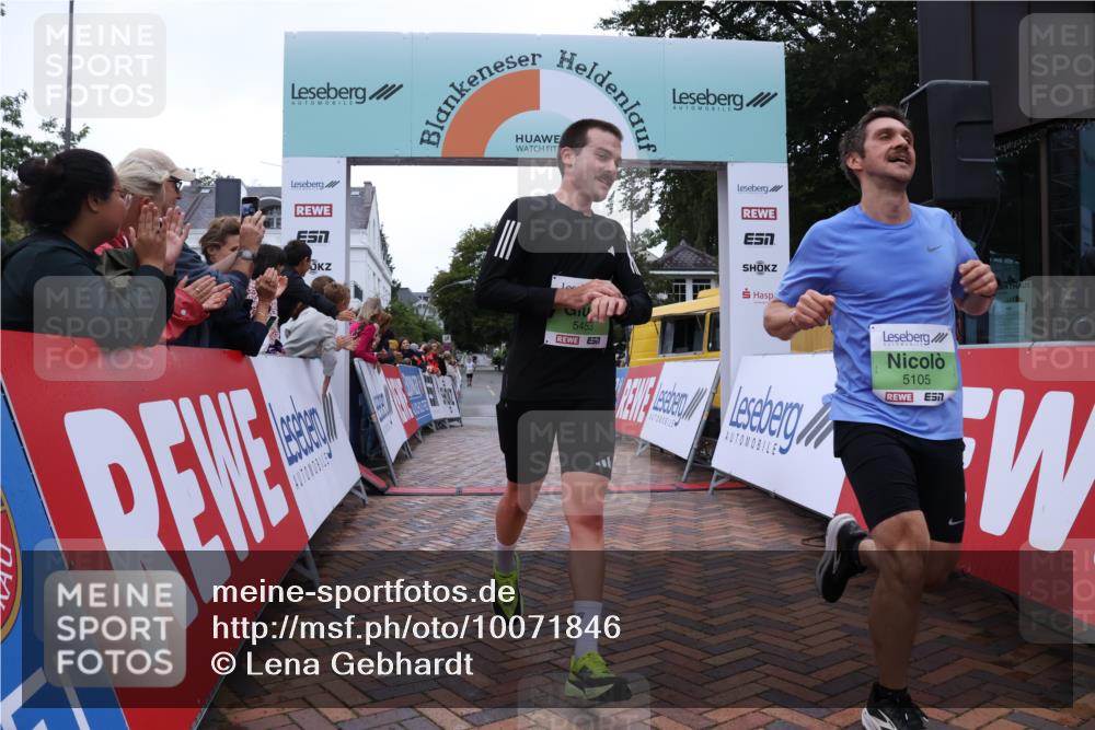 30.08.2026 - Blankeneser Heldenlauf Lena Gebhardt http://msf.ph/oto/10071846 30.08.2026 10:12:35 Ziel 5105, 5365, 5453, 5560 meine-sportfotos.de