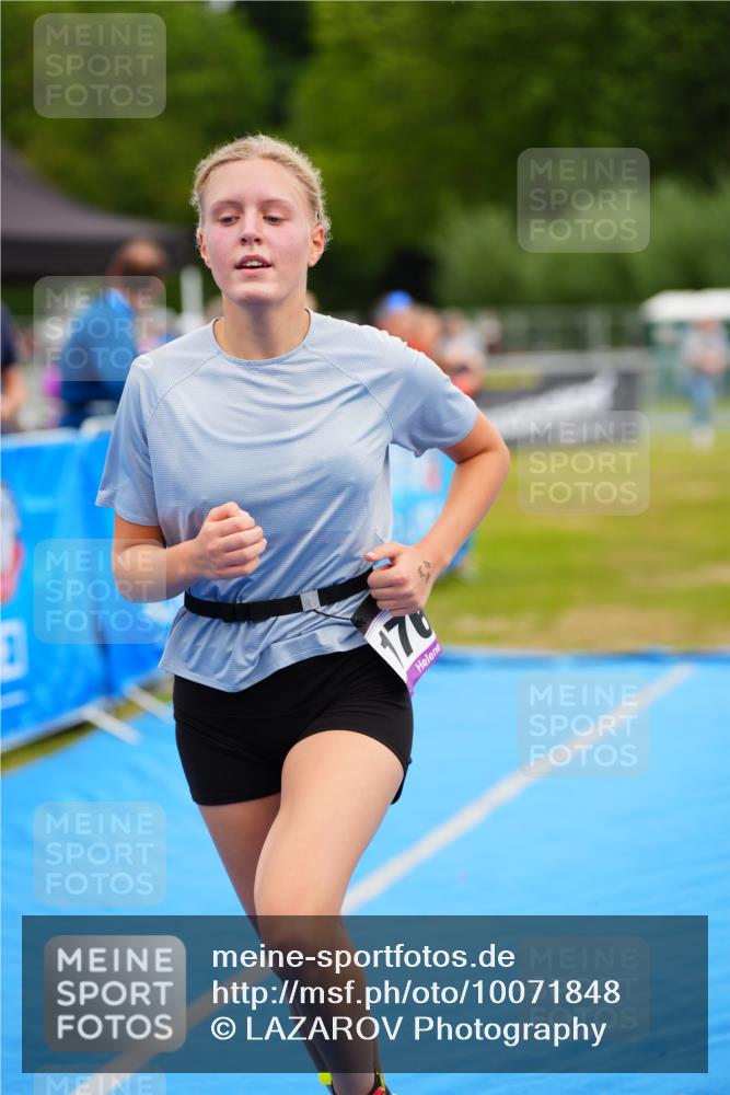 30.08.2026 - Elbe Triathlon Hamburg LAZAROV Photography http://msf.ph/oto/10071848 30.08.2026 13:06:22 Ziel 1766, 1782 meine-sportfotos.de
