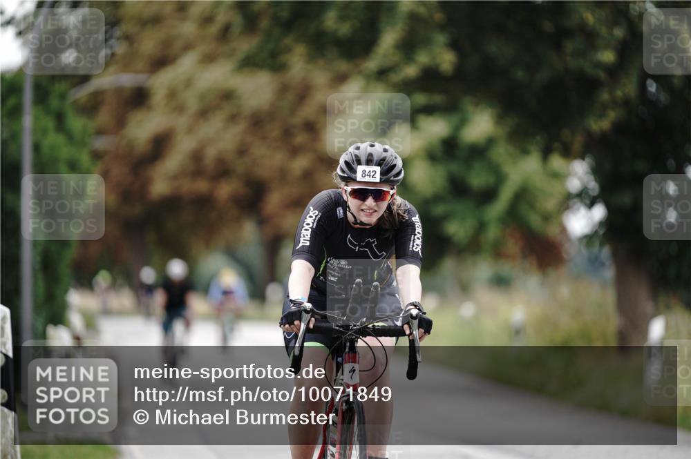 30.08.2026 - Elbe Triathlon Hamburg Michael Burmester http://msf.ph/oto/10071849 30.08.2026 10:09:00 Radfahren 431, 435, 560, 600, 680, 842, 876 meine-sportfotos.de