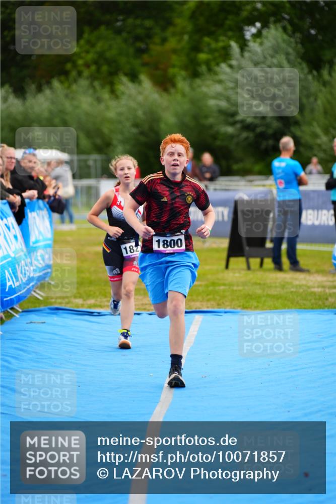 30.08.2026 - Elbe Triathlon Hamburg LAZAROV Photography http://msf.ph/oto/10071857 30.08.2026 13:07:04 Ziel 1800, 1821 meine-sportfotos.de