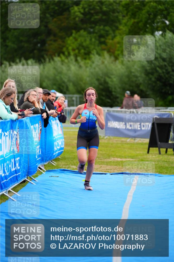 30.08.2026 - Elbe Triathlon Hamburg LAZAROV Photography http://msf.ph/oto/10071883 30.08.2026 13:07:22 Ziel 1815 meine-sportfotos.de