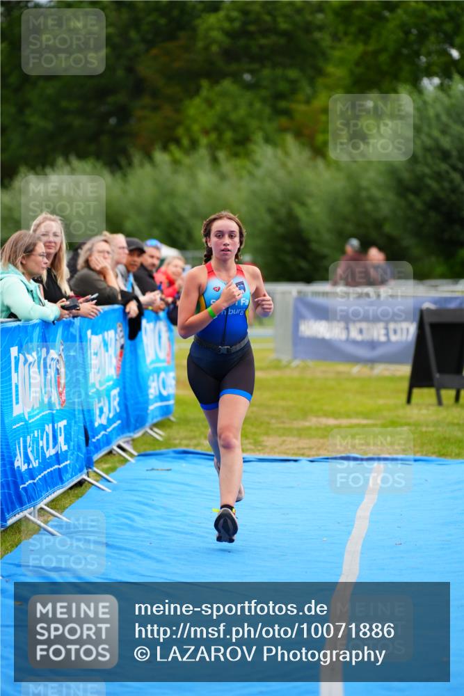 30.08.2026 - Elbe Triathlon Hamburg LAZAROV Photography http://msf.ph/oto/10071886 30.08.2026 13:07:22 Ziel 1815 meine-sportfotos.de