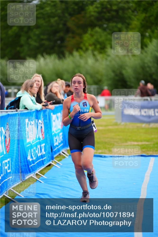 30.08.2026 - Elbe Triathlon Hamburg LAZAROV Photography http://msf.ph/oto/10071894 30.08.2026 13:07:23 Ziel 1815 meine-sportfotos.de