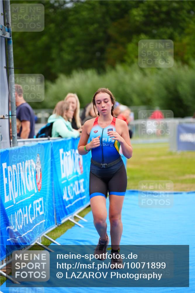 30.08.2026 - Elbe Triathlon Hamburg LAZAROV Photography http://msf.ph/oto/10071899 30.08.2026 13:07:23 Ziel 1815 meine-sportfotos.de