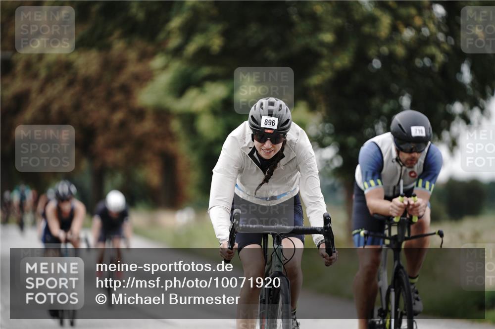 30.08.2026 - Elbe Triathlon Hamburg Michael Burmester http://msf.ph/oto/10071920 30.08.2026 10:09:43 Radfahren 693, 716, 811, 828, 896, 929, 1897 meine-sportfotos.de