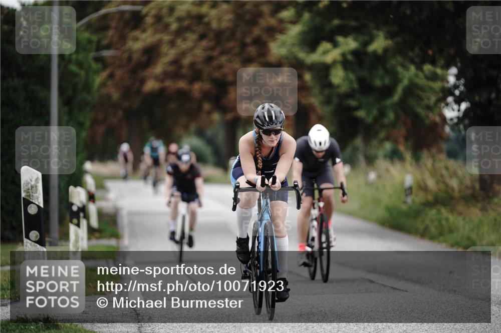 30.08.2026 - Elbe Triathlon Hamburg Michael Burmester http://msf.ph/oto/10071923 30.08.2026 10:09:44 Radfahren 693, 716, 811, 828, 896, 929, 1897 meine-sportfotos.de
