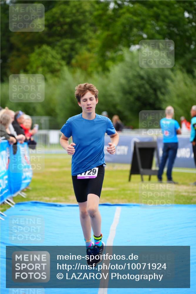 30.08.2026 - Elbe Triathlon Hamburg LAZAROV Photography http://msf.ph/oto/10071924 30.08.2026 13:07:39 Ziel 1729, 1778 meine-sportfotos.de