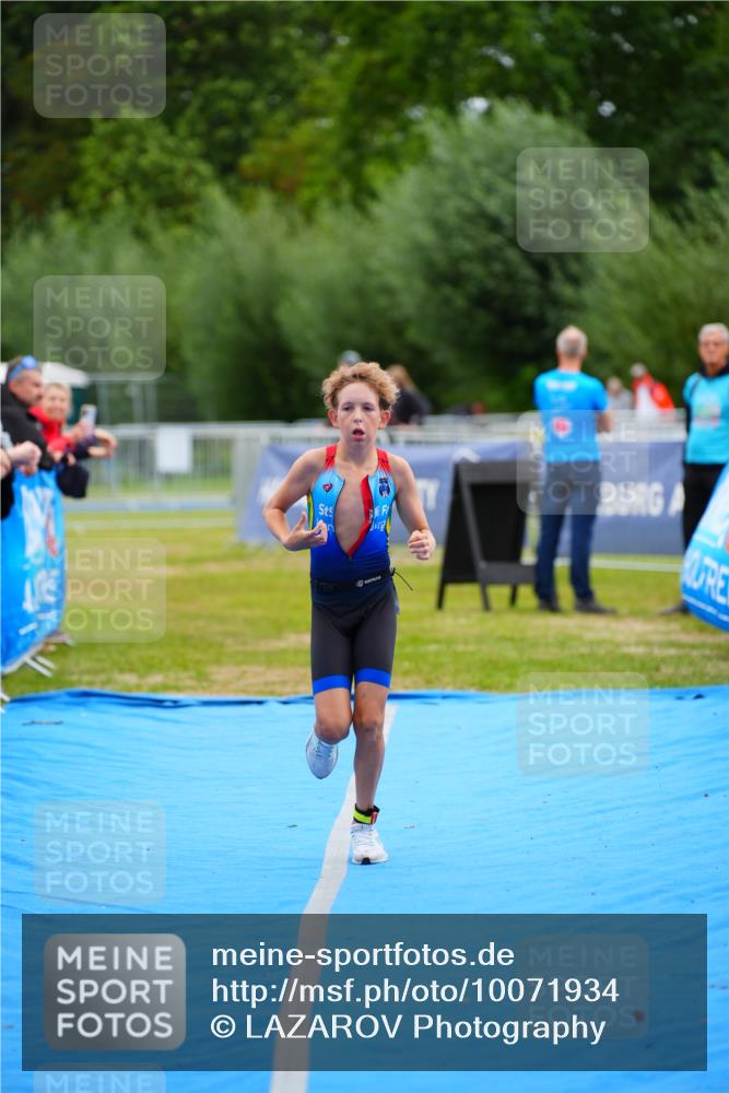 30.08.2026 - Elbe Triathlon Hamburg LAZAROV Photography http://msf.ph/oto/10071934 30.08.2026 13:07:43 Ziel 1729, 1778 meine-sportfotos.de