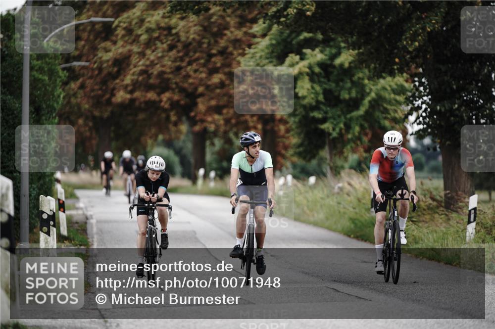 30.08.2026 - Elbe Triathlon Hamburg Michael Burmester http://msf.ph/oto/10071948 30.08.2026 10:09:54 Radfahren 529, 570, 690, 858, 937, 967 meine-sportfotos.de