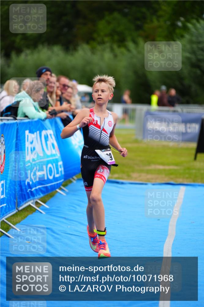 30.08.2026 - Elbe Triathlon Hamburg LAZAROV Photography http://msf.ph/oto/10071968 30.08.2026 13:09:03 Ziel 1789 meine-sportfotos.de
