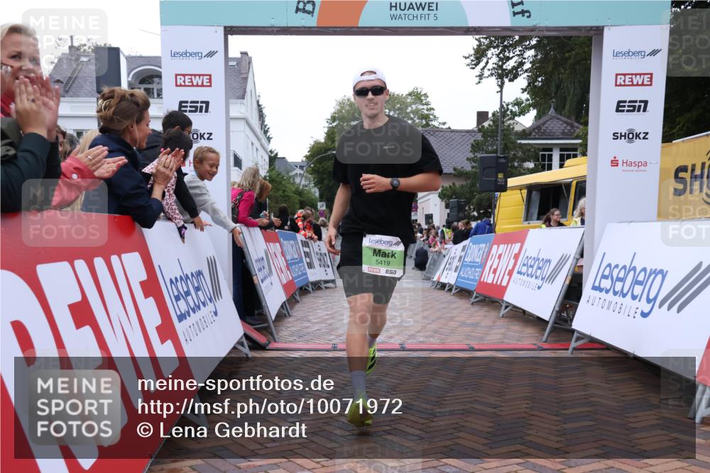 30.08.2026 - Blankeneser Heldenlauf Lena Gebhardt http://msf.ph/oto/10071972 30.08.2026 10:13:06 Ziel 1729, 5419, 5448 meine-sportfotos.de