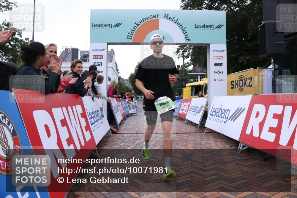30.08.2026 - Blankeneser Heldenlauf Lena Gebhardt http://msf.ph/oto/10071981 30.08.2026 10:13:06 Ziel 1729, 5419, 5448 meine-sportfotos.de