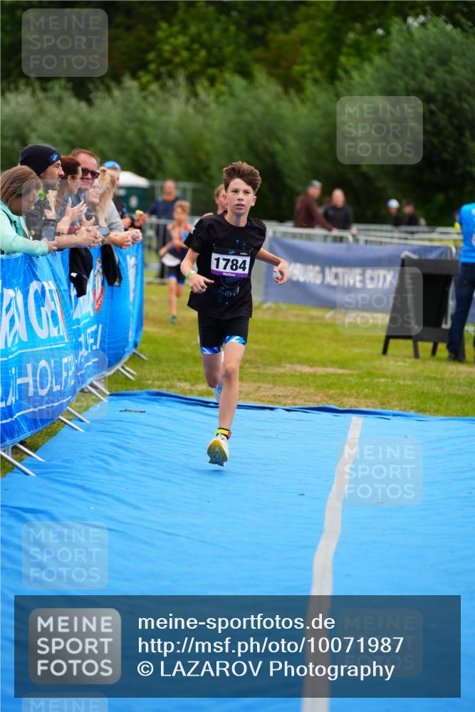 30.08.2026 - Elbe Triathlon Hamburg LAZAROV Photography http://msf.ph/oto/10071987 30.08.2026 13:09:19 Ziel 1777, 1784, 1828 meine-sportfotos.de