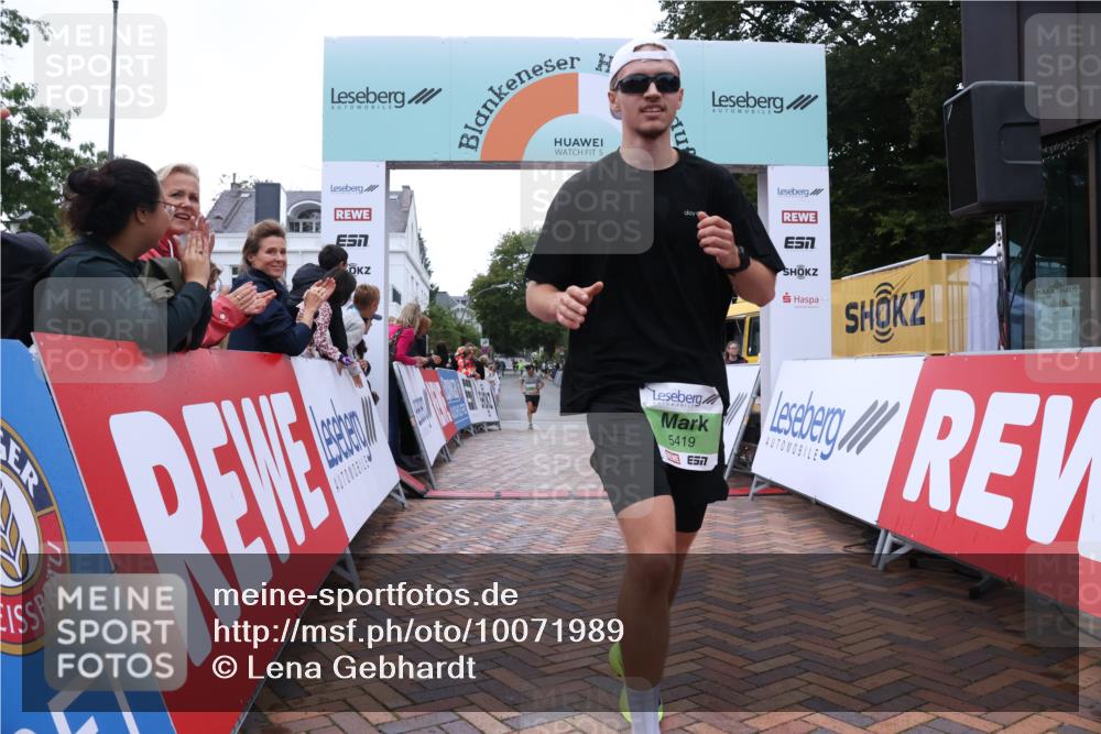 30.08.2026 - Blankeneser Heldenlauf Lena Gebhardt http://msf.ph/oto/10071989 30.08.2026 10:13:06 Ziel 1729, 5419, 5448 meine-sportfotos.de