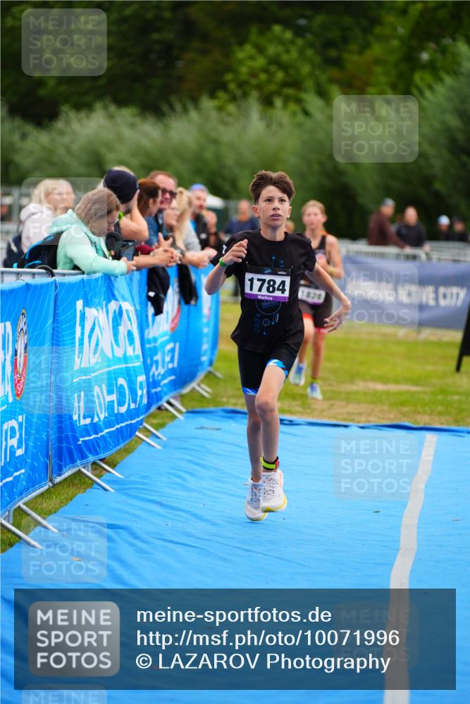 30.08.2026 - Elbe Triathlon Hamburg LAZAROV Photography http://msf.ph/oto/10071996 30.08.2026 13:09:20 Ziel 1777, 1784, 1828 meine-sportfotos.de