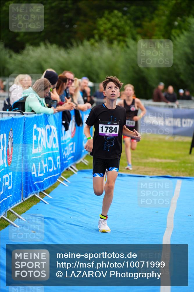 30.08.2026 - Elbe Triathlon Hamburg LAZAROV Photography http://msf.ph/oto/10071999 30.08.2026 13:09:20 Ziel 1777, 1784, 1828 meine-sportfotos.de