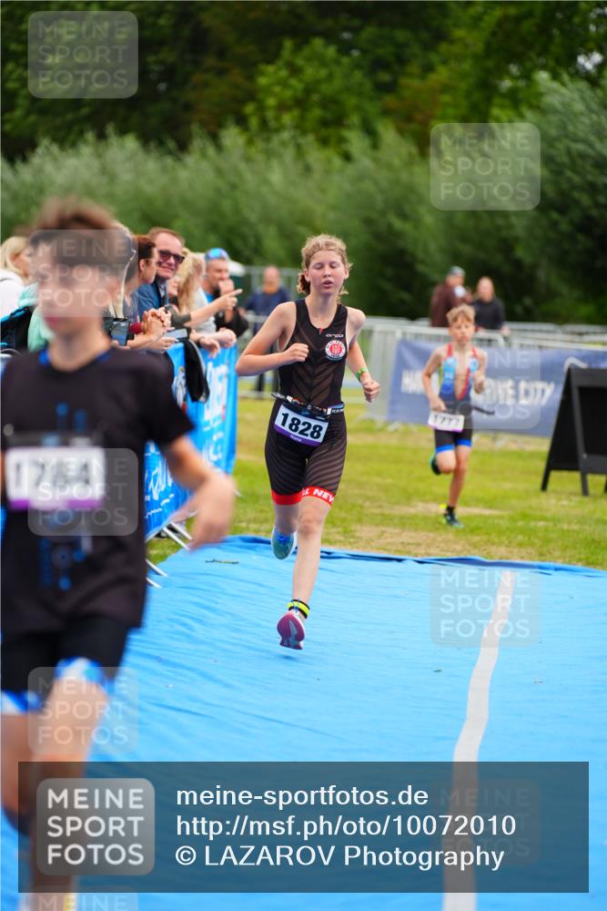 30.08.2026 - Elbe Triathlon Hamburg LAZAROV Photography http://msf.ph/oto/10072010 30.08.2026 13:09:22 Ziel 1777, 1784, 1828 meine-sportfotos.de