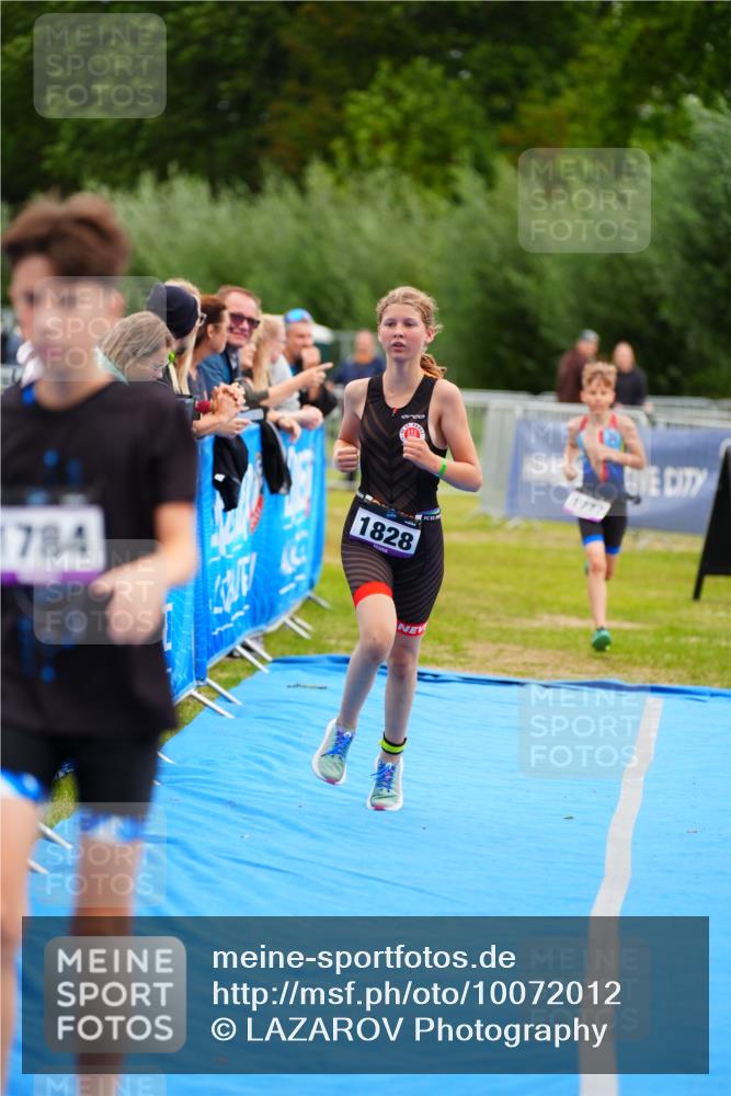 30.08.2026 - Elbe Triathlon Hamburg LAZAROV Photography http://msf.ph/oto/10072012 30.08.2026 13:09:22 Ziel 1777, 1784, 1828 meine-sportfotos.de