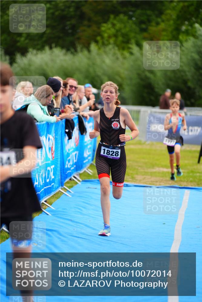 30.08.2026 - Elbe Triathlon Hamburg LAZAROV Photography http://msf.ph/oto/10072014 30.08.2026 13:09:22 Ziel 1777, 1784, 1828 meine-sportfotos.de