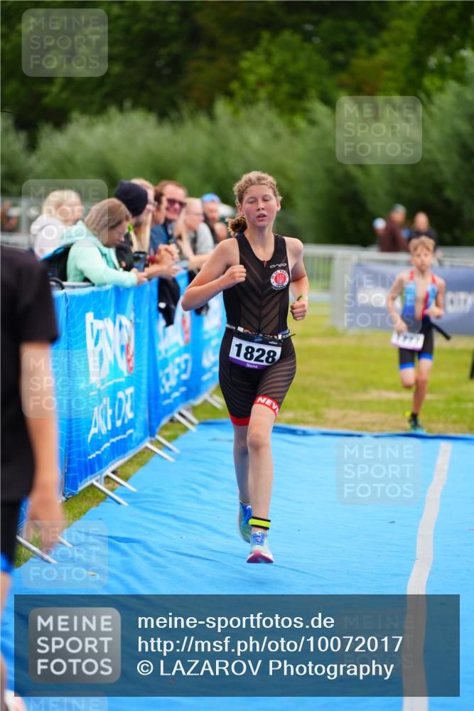 30.08.2026 - Elbe Triathlon Hamburg LAZAROV Photography http://msf.ph/oto/10072017 30.08.2026 13:09:22 Ziel 1777, 1784, 1828 meine-sportfotos.de