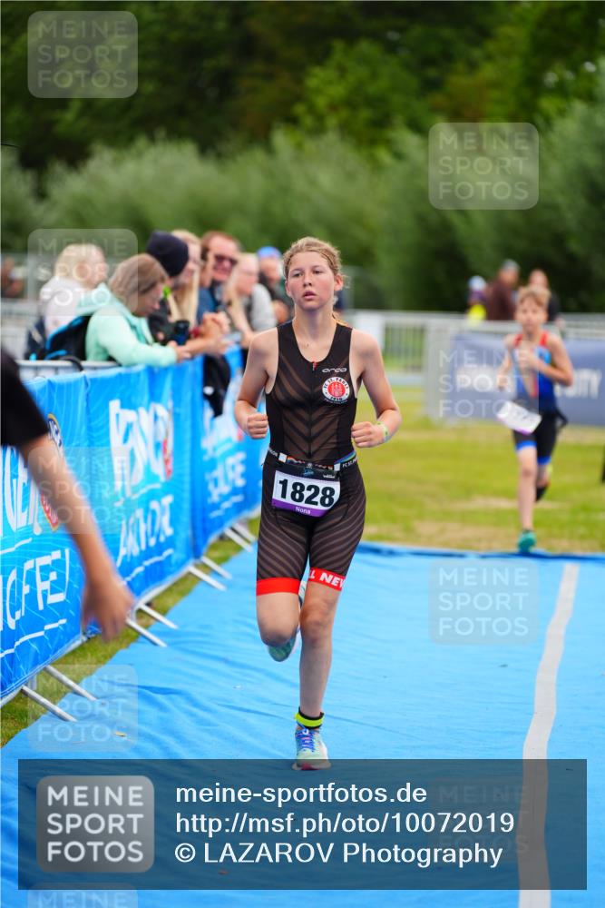 30.08.2026 - Elbe Triathlon Hamburg LAZAROV Photography http://msf.ph/oto/10072019 30.08.2026 13:09:22 Ziel 1777, 1784, 1828 meine-sportfotos.de