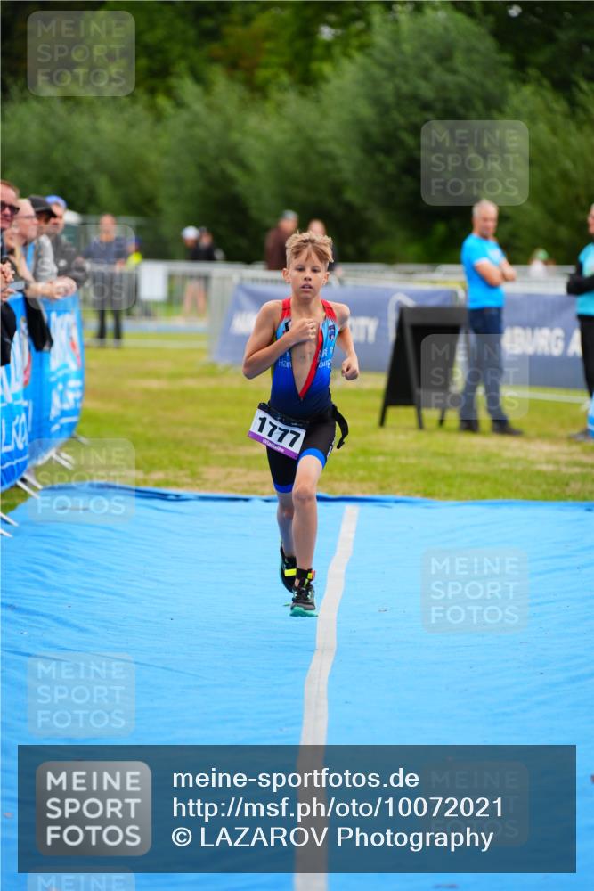 30.08.2026 - Elbe Triathlon Hamburg LAZAROV Photography http://msf.ph/oto/10072021 30.08.2026 13:09:24 Ziel 1777, 1784, 1828 meine-sportfotos.de