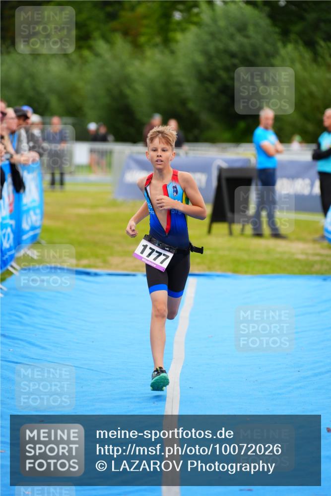 30.08.2026 - Elbe Triathlon Hamburg LAZAROV Photography http://msf.ph/oto/10072026 30.08.2026 13:09:24 Ziel 1777, 1784, 1828 meine-sportfotos.de