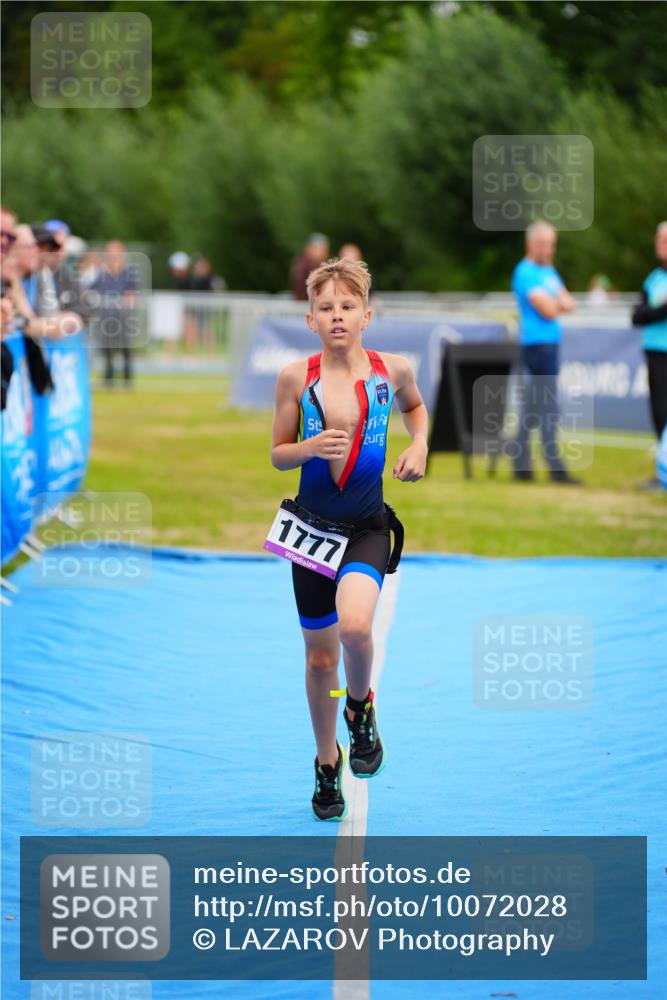 30.08.2026 - Elbe Triathlon Hamburg LAZAROV Photography http://msf.ph/oto/10072028 30.08.2026 13:09:24 Ziel 1777, 1784, 1828 meine-sportfotos.de