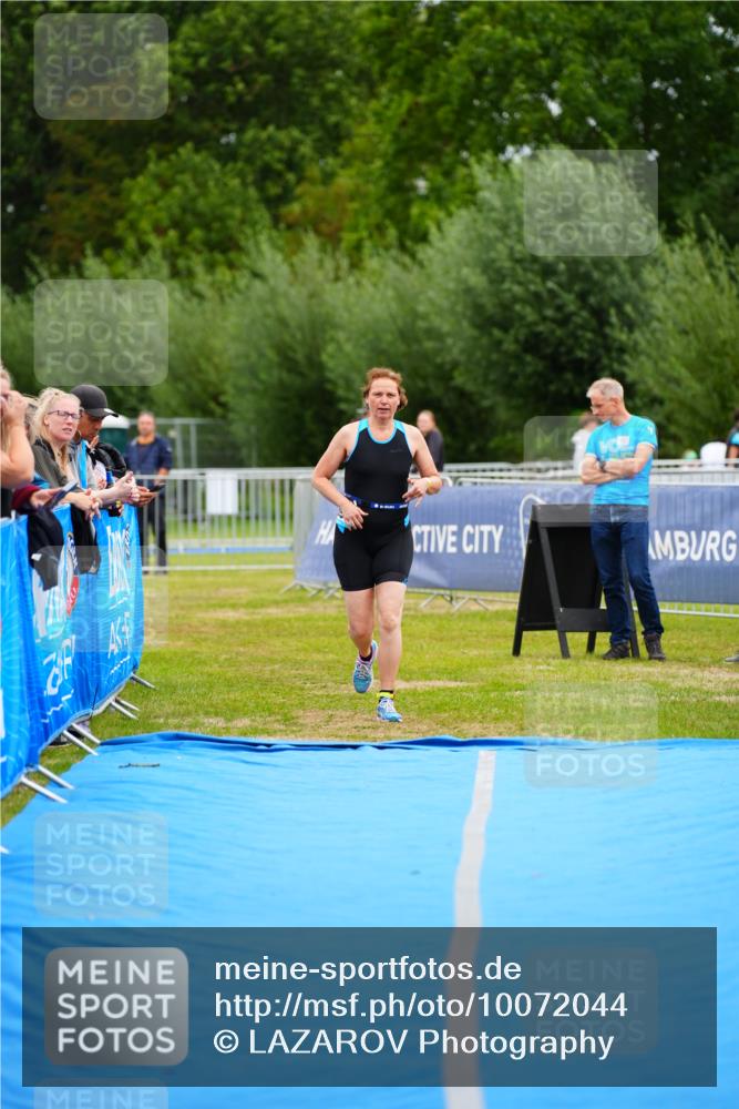 30.08.2026 - Elbe Triathlon Hamburg LAZAROV Photography http://msf.ph/oto/10072044 30.08.2026 13:10:33 Ziel 1698 meine-sportfotos.de