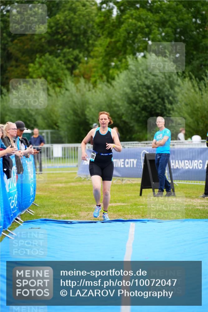 30.08.2026 - Elbe Triathlon Hamburg LAZAROV Photography http://msf.ph/oto/10072047 30.08.2026 13:10:34 Ziel 1698 meine-sportfotos.de