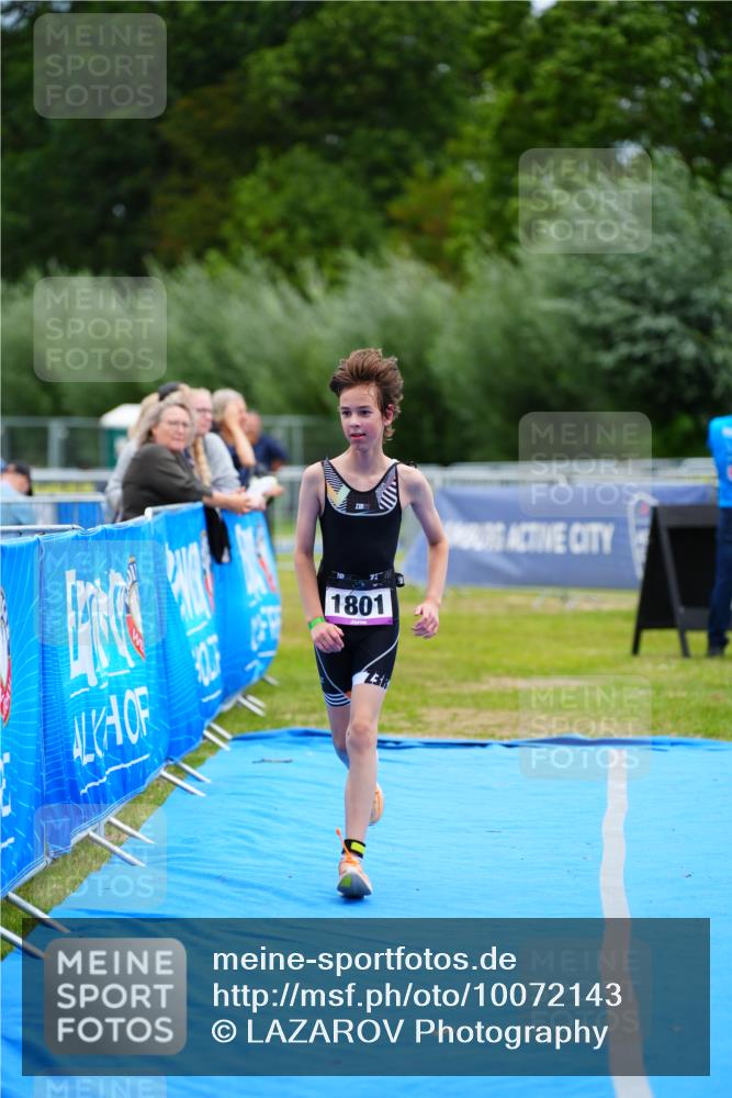 30.08.2026 - Elbe Triathlon Hamburg LAZAROV Photography http://msf.ph/oto/10072143 30.08.2026 13:14:10 Ziel 1801 meine-sportfotos.de