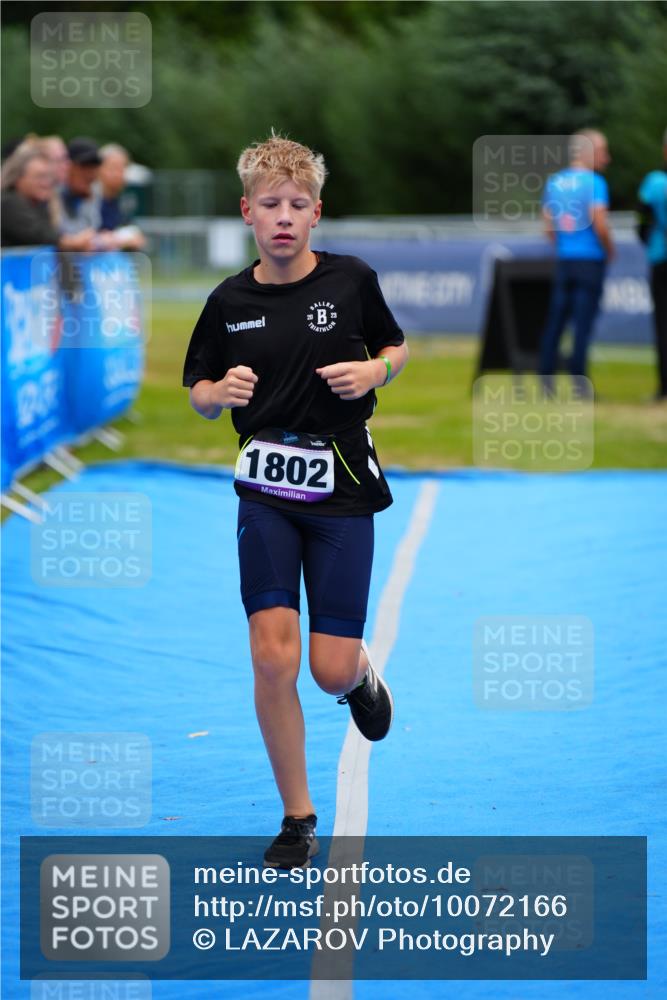 30.08.2026 - Elbe Triathlon Hamburg LAZAROV Photography http://msf.ph/oto/10072166 30.08.2026 13:15:03 Ziel 1802 meine-sportfotos.de