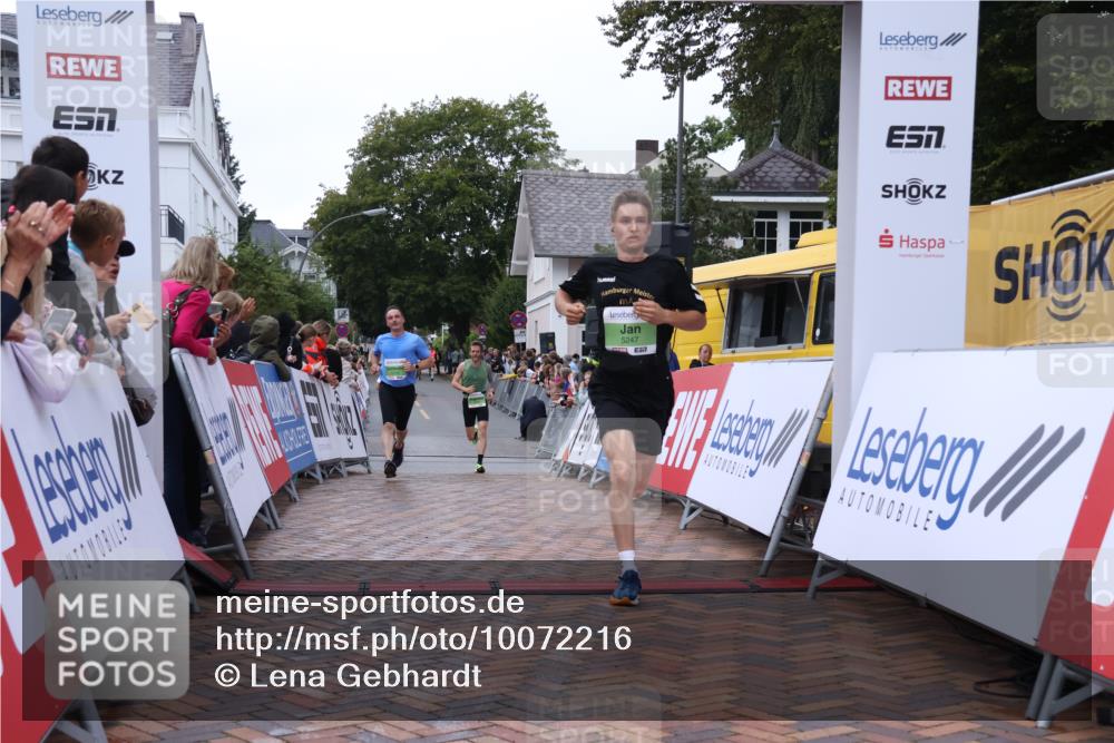 30.08.2026 - Blankeneser Heldenlauf Lena Gebhardt http://msf.ph/oto/10072216 30.08.2026 10:14:03 Ziel 5247, 5273, 5275 meine-sportfotos.de
