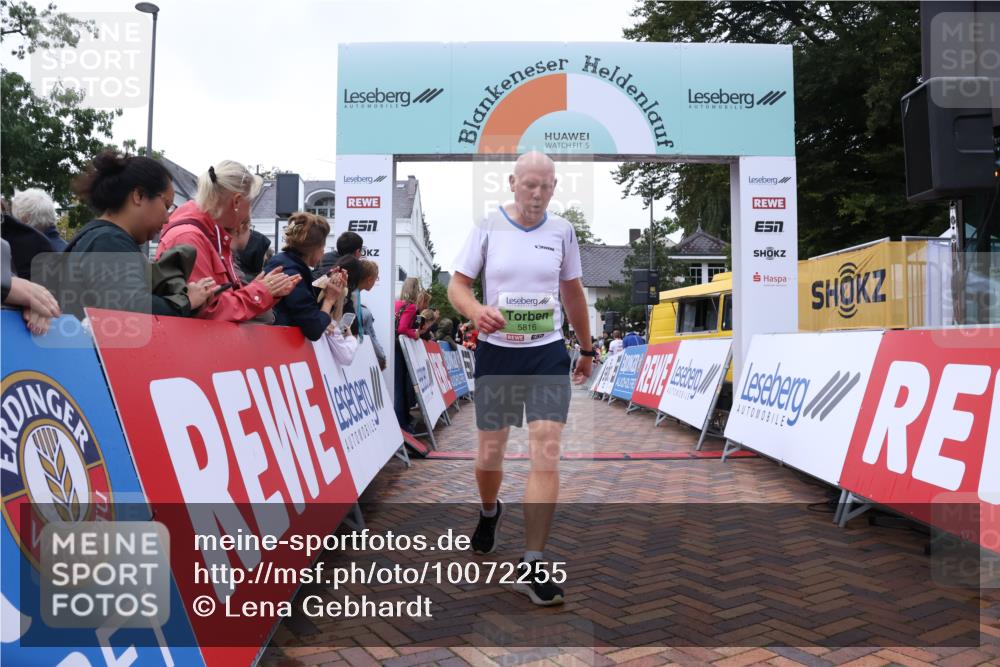 30.08.2026 - Blankeneser Heldenlauf Lena Gebhardt http://msf.ph/oto/10072255 30.08.2026 10:14:11 Ziel 5247, 5273, 5275, 5816 meine-sportfotos.de