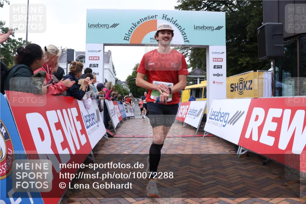 30.08.2026 - Blankeneser Heldenlauf Lena Gebhardt http://msf.ph/oto/10072288 30.08.2026 10:14:16 Ziel 5151, 5471, 5816 meine-sportfotos.de