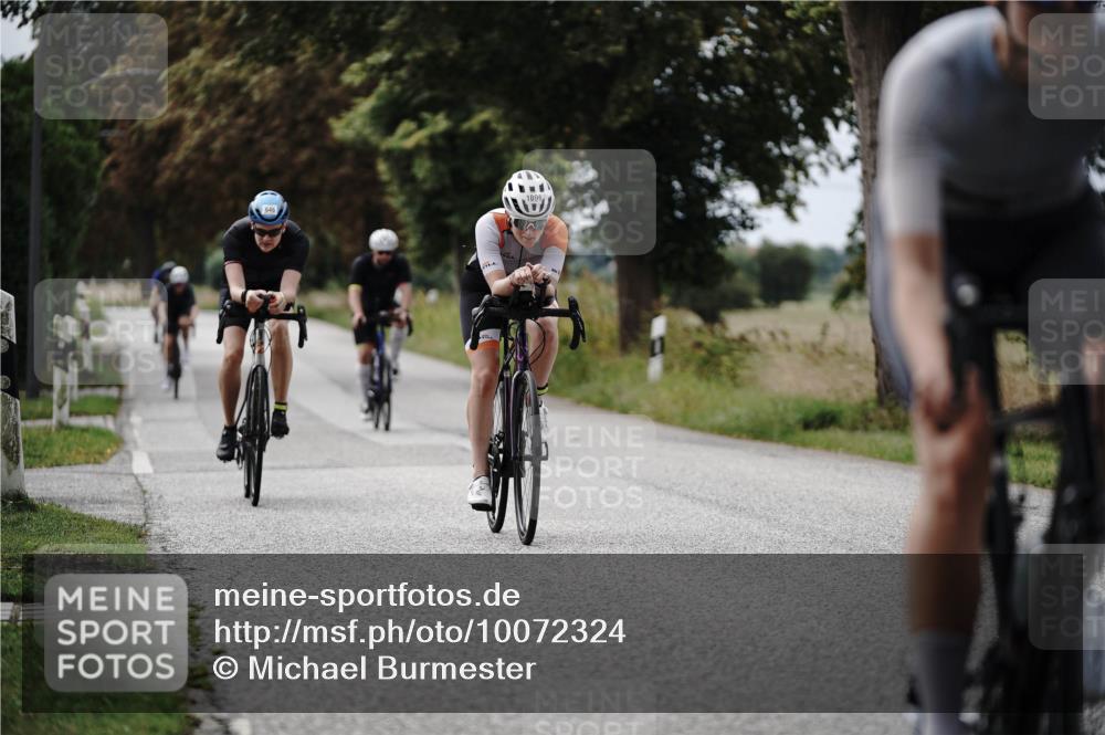 30.08.2026 - Elbe Triathlon Hamburg Michael Burmester http://msf.ph/oto/10072324 30.08.2026 10:14:00 Radfahren 585, 611, 612, 646, 799, 881, 886, 1896 meine-sportfotos.de