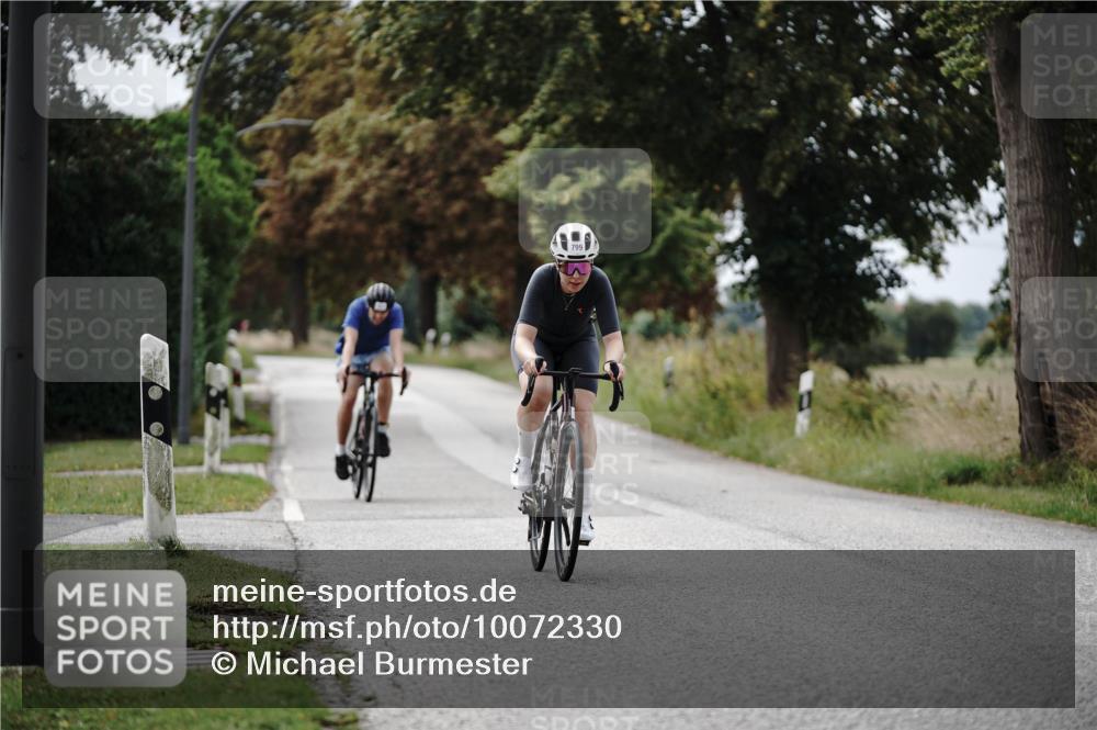 30.08.2026 - Elbe Triathlon Hamburg Michael Burmester http://msf.ph/oto/10072330 30.08.2026 10:14:03 Radfahren 585, 611, 646, 799, 1896 meine-sportfotos.de