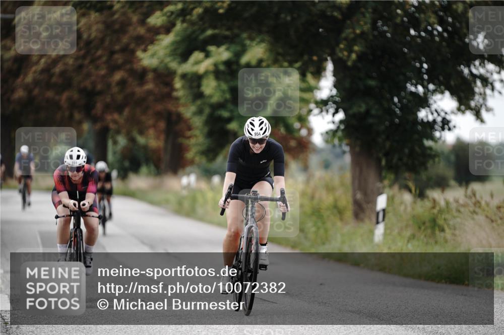 30.08.2026 - Elbe Triathlon Hamburg Michael Burmester http://msf.ph/oto/10072382 30.08.2026 10:15:09 Radfahren 577, 667, 891, 898, 954 meine-sportfotos.de