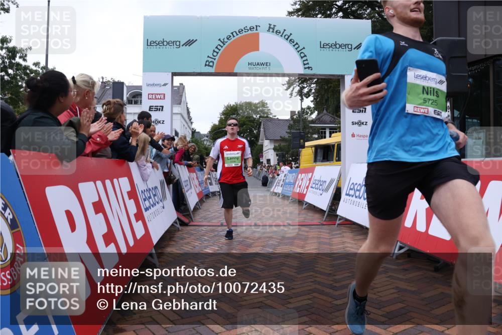 30.08.2026 - Blankeneser Heldenlauf Lena Gebhardt http://msf.ph/oto/10072435 30.08.2026 10:14:38 Ziel 5596, 5725, 5753 meine-sportfotos.de