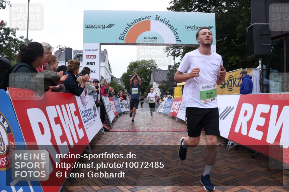 30.08.2026 - Blankeneser Heldenlauf Lena Gebhardt http://msf.ph/oto/10072485 30.08.2026 10:15:05 Ziel 5407, 5481, 5775, 5874 meine-sportfotos.de