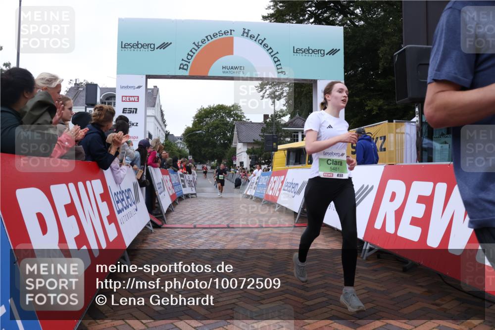 30.08.2026 - Blankeneser Heldenlauf Lena Gebhardt http://msf.ph/oto/10072509 30.08.2026 10:15:08 Ziel 5021, 5407, 5481, 5775, 5874 meine-sportfotos.de