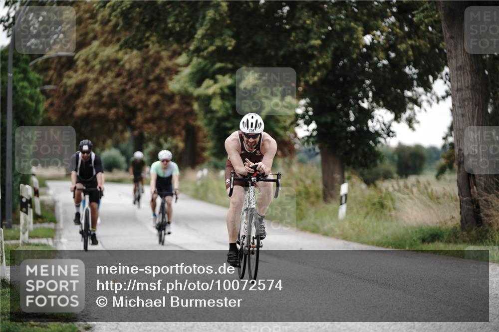 30.08.2026 - Elbe Triathlon Hamburg Michael Burmester http://msf.ph/oto/10072574 30.08.2026 10:18:28 Radfahren 556, 571, 618, 725, 774, 900, 953 meine-sportfotos.de