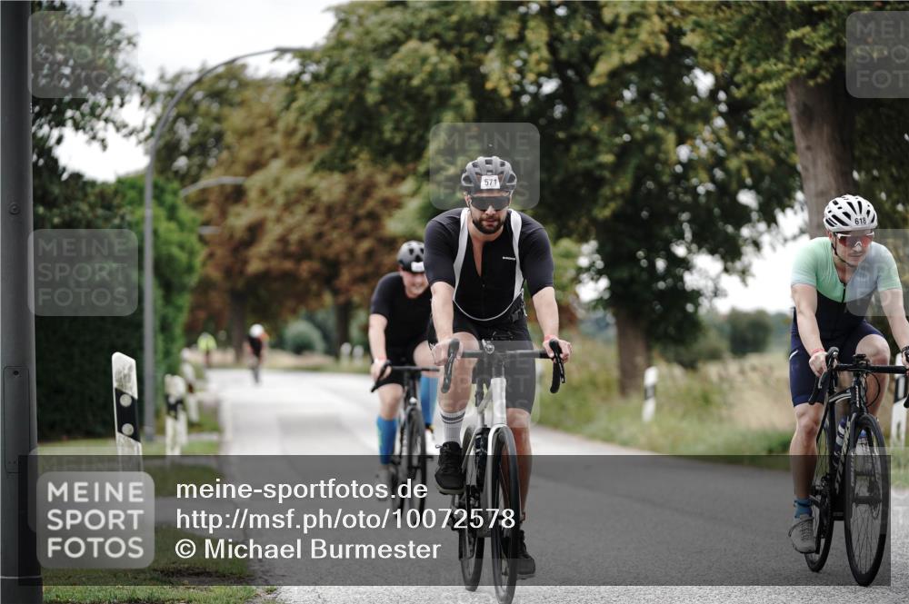 30.08.2026 - Elbe Triathlon Hamburg Michael Burmester http://msf.ph/oto/10072578 30.08.2026 10:18:30 Radfahren 556, 571, 618, 725, 774 meine-sportfotos.de