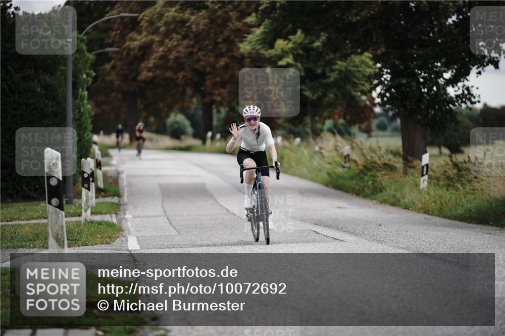 30.08.2026 - Elbe Triathlon Hamburg Michael Burmester http://msf.ph/oto/10072692 30.08.2026 10:20:59 Radfahren 809 meine-sportfotos.de